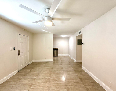 607 Ne 29th Drive - Photo Thumbnail 6