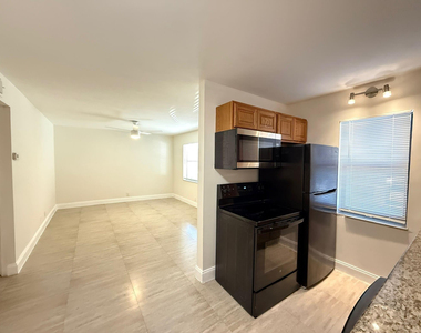 607 Ne 29th Drive - Photo Thumbnail 3