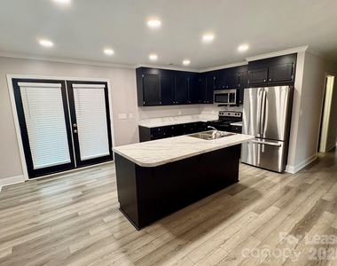 803 Robinson Road - Photo Thumbnail 2