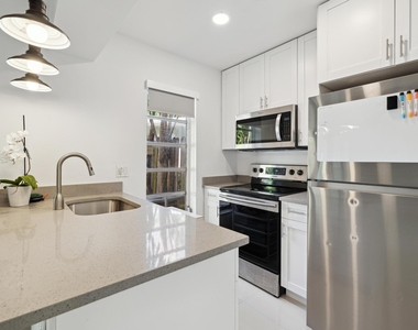 410 Se 13th Street - Photo Thumbnail 4