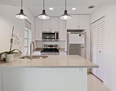 410 Se 13th Street - Photo Thumbnail 3