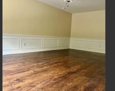 3913 Northampton Way - Photo Thumbnail 12