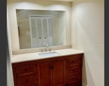 3913 Northampton Way - Photo Thumbnail 17