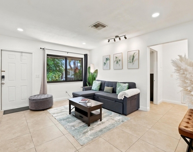 105 Se 2nd Street - Photo Thumbnail 3