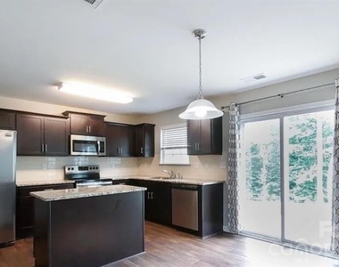 1525 Lilly Springs Place - Photo Thumbnail 6