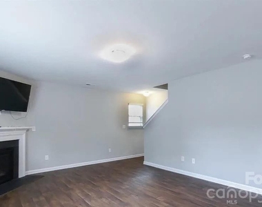 1525 Lilly Springs Place - Photo Thumbnail 12