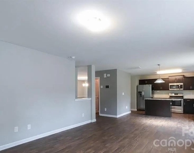 1525 Lilly Springs Place - Photo Thumbnail 10