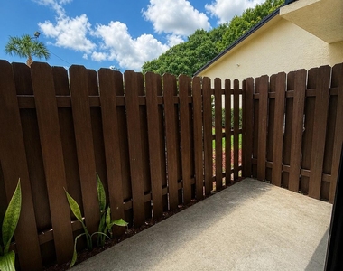 2050 Oleander Boulevard - Photo Thumbnail 2