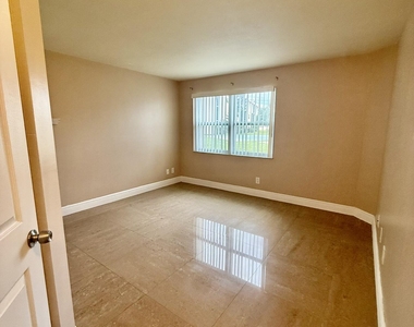 2050 Oleander Boulevard - Photo Thumbnail 8