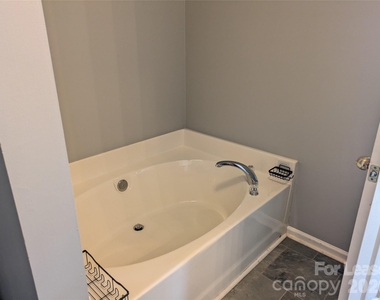18474 Streamline Court - Photo Thumbnail 15