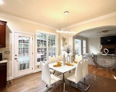205 Edenshire Court - Photo Thumbnail 11