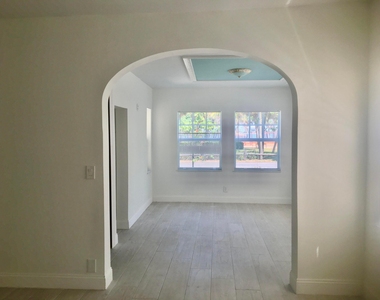 407 S Lakeside Drive - Photo Thumbnail 4