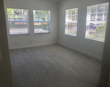 407 S Lakeside Drive - Photo Thumbnail 5