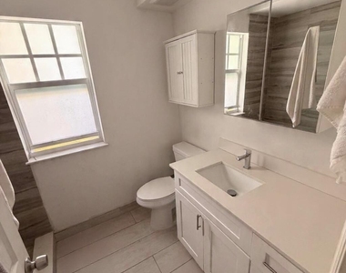 407 S Lakeside Drive - Photo Thumbnail 7
