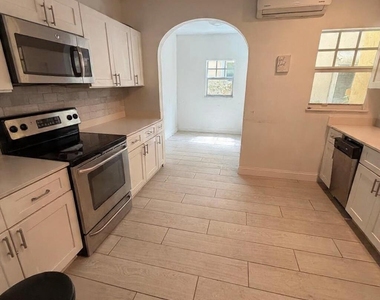 407 S Lakeside Drive - Photo Thumbnail 2
