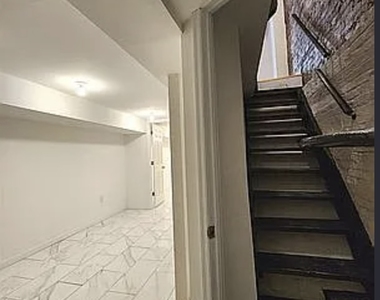 32 Woodbine Street - Photo Thumbnail 4