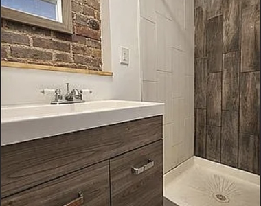 32 Woodbine Street - Photo Thumbnail 13