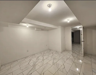 32 Woodbine Street - Photo Thumbnail 1