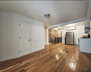 32 Woodbine Street - Photo Thumbnail 6