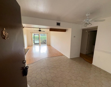 460 Nw 20th Street - Photo Thumbnail 3