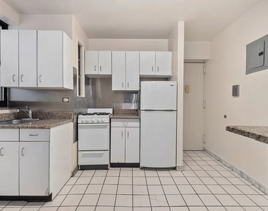 East 115th Street - Photo Thumbnail 2