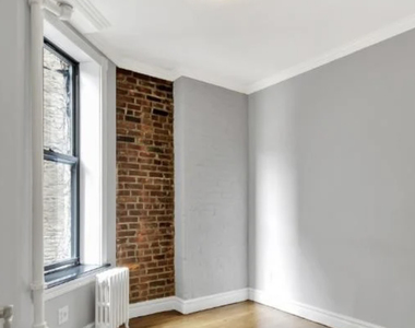 252 Mott Street - Photo Thumbnail 5