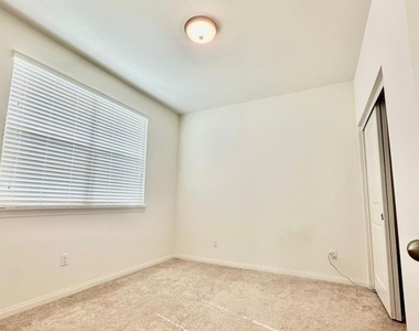 7817 Paxton - Photo Thumbnail 11