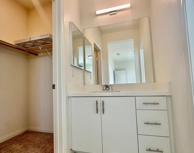 7817 Paxton - Photo Thumbnail 9