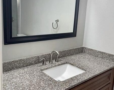 2589 Bayshore Avenue - Photo Thumbnail 5