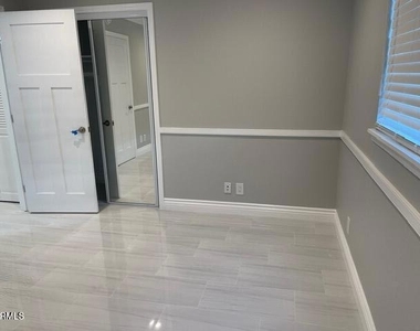 2589 Bayshore Avenue - Photo Thumbnail 7