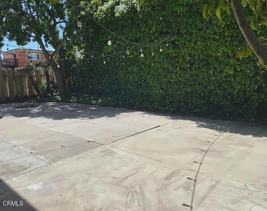 2589 Bayshore Avenue - Photo Thumbnail 12