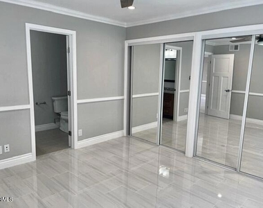2589 Bayshore Avenue - Photo Thumbnail 3
