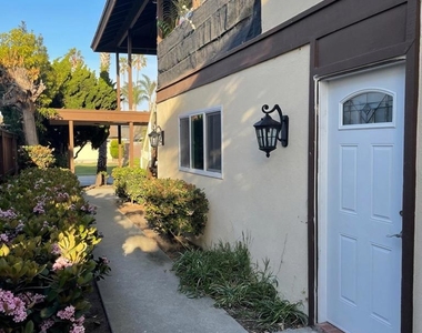 2589 Bayshore Avenue - Photo Thumbnail 14