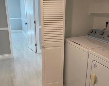 2589 Bayshore Avenue - Photo Thumbnail 10