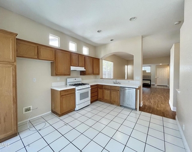 425 Calle Mirasol - Photo Thumbnail 7