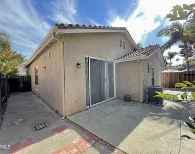 425 Calle Mirasol - Photo Thumbnail 14