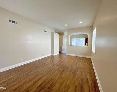425 Calle Mirasol - Photo Thumbnail 5