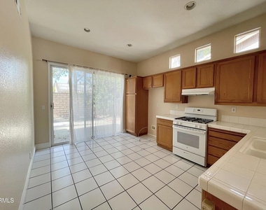 425 Calle Mirasol - Photo Thumbnail 6