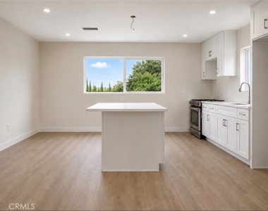 8410 Noble - Photo Thumbnail 5
