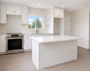 8410 Noble - Photo Thumbnail 4