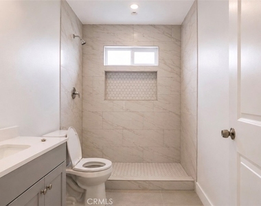 8412 Noble - Photo Thumbnail 14