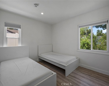 18015 Collins - Photo Thumbnail 11