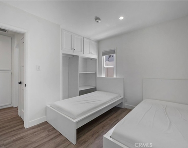 18015 Collins - Photo Thumbnail 12