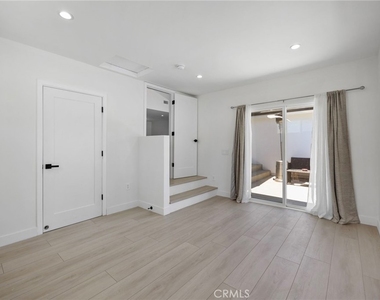 18015 Collins - Photo Thumbnail 16