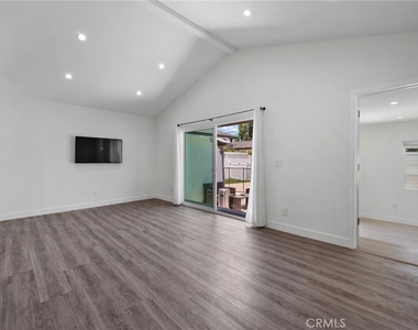 18015 Collins - Photo Thumbnail 13