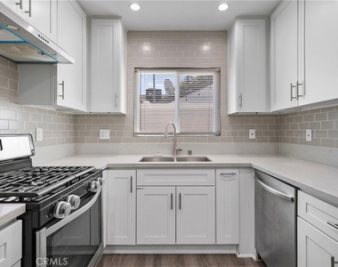 18015 Collins - Photo Thumbnail 8