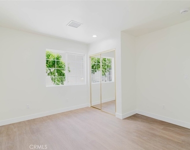 17906 Califa Street - Photo Thumbnail 7