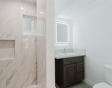 17906 Califa Street - Photo Thumbnail 8