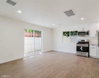 17906 Califa Street - Photo Thumbnail 2