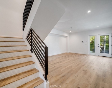6201 La Mirada - Photo Thumbnail 1